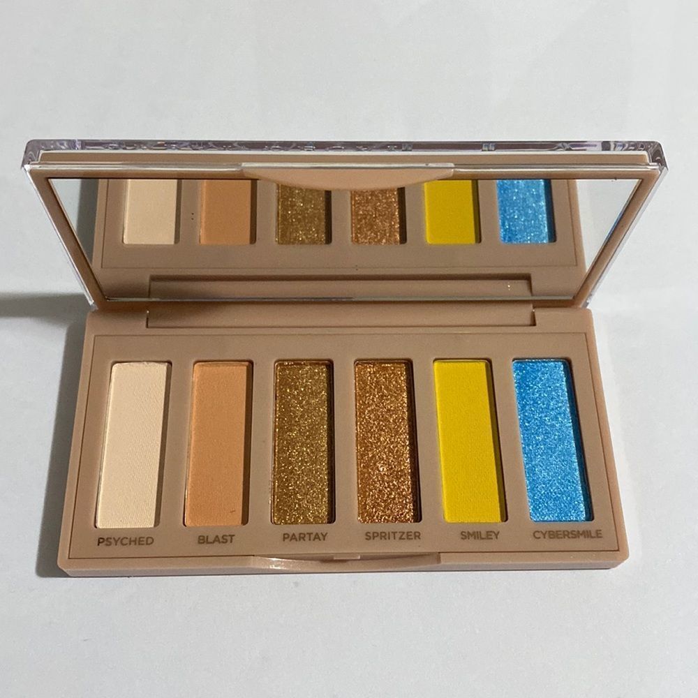 NWT Urban Decay Naked x Smiley Mucho Happy Eyeshadow Palette